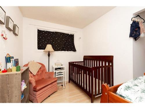 257 Columbia Boulevard West, Lethbridge, AB - Indoor Photo Showing Bedroom