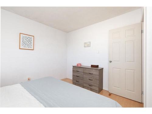 257 Columbia Boulevard West, Lethbridge, AB - Indoor Photo Showing Bedroom