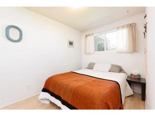 257 Columbia Boulevard West, Lethbridge, AB - Indoor Photo Showing Bedroom