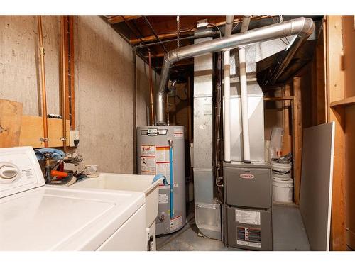 257 Columbia Boulevard West, Lethbridge, AB - Indoor Photo Showing Laundry Room