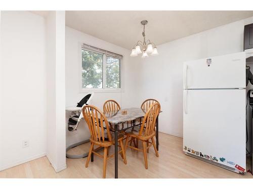 257 Columbia Boulevard West, Lethbridge, AB - Indoor Photo Showing Dining Room