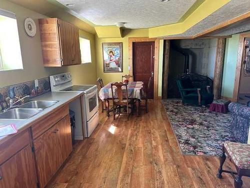 270002 Ab 505 Highway, Glenwood, AB - Indoor Photo Showing Kitchen With Double Sink