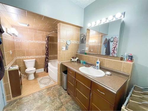 131 And 135 2 Avenue South, Champion, AB - Indoor Photo Showing Bathroom