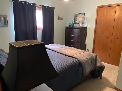 711 12B Street North, Lethbridge, AB - Indoor Photo Showing Bedroom