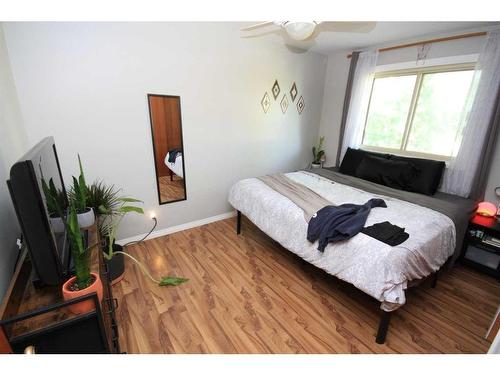 4909 56 Ave., Taber, AB - Indoor Photo Showing Bedroom