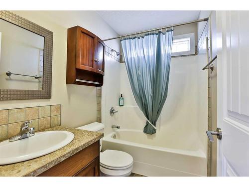 329 10B Street, Nobleford, AB - Indoor Photo Showing Bathroom