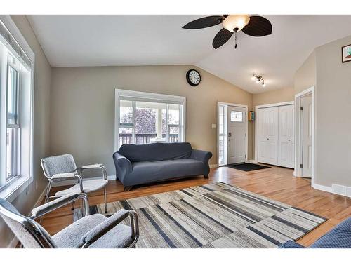 329 10B Street, Nobleford, AB - Indoor Photo Showing Living Room