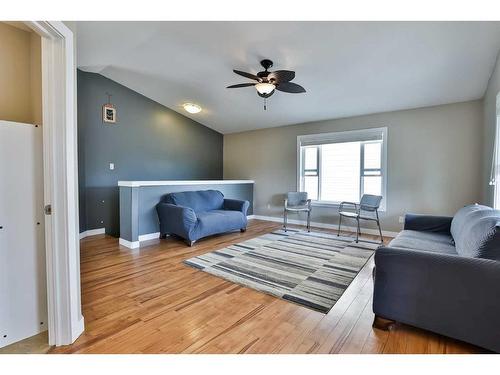 329 10B Street, Nobleford, AB - Indoor Photo Showing Living Room