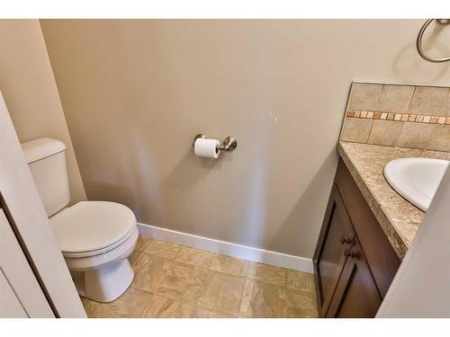 329 10B Street, Nobleford, AB - Indoor Photo Showing Bathroom