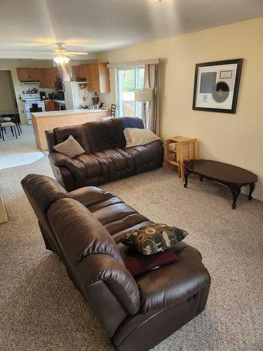 201 Centre Avenue, Milk River, AB - Indoor Photo Showing Living Room