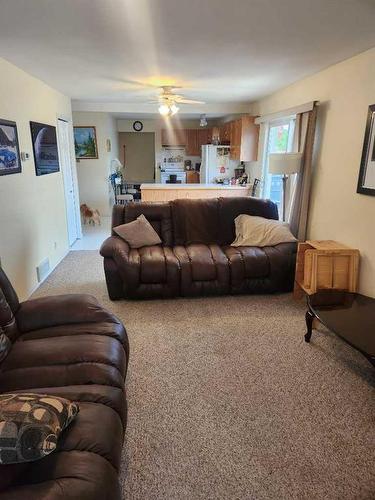 201 Centre Avenue, Milk River, AB - Indoor Photo Showing Living Room