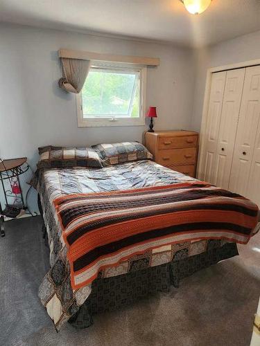 201 Centre Avenue, Milk River, AB - Indoor Photo Showing Bedroom