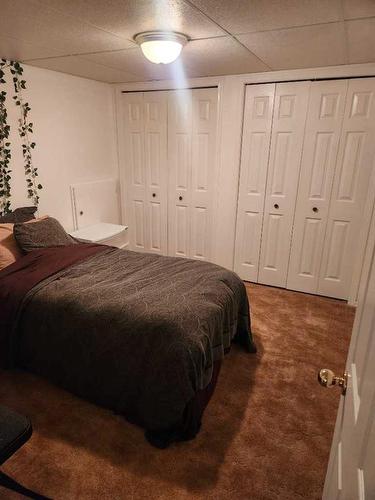 201 Centre Avenue, Milk River, AB - Indoor Photo Showing Bedroom