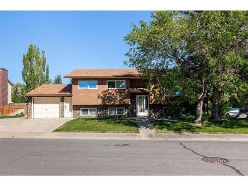 165 Purdue Court West, Lethbridge, AB - Outdoor With Facade