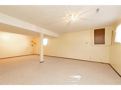 165 Purdue Court West, Lethbridge, AB - Indoor Photo Showing Other Room