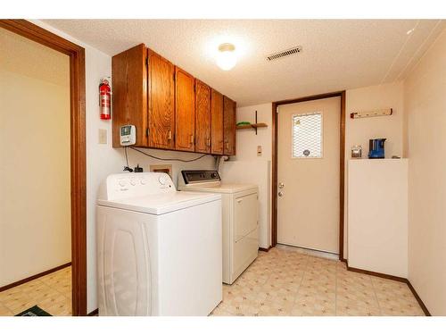 165 Purdue Court West, Lethbridge, AB - Indoor Photo Showing Laundry Room