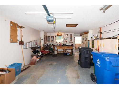 165 Purdue Court West, Lethbridge, AB - Indoor Photo Showing Garage