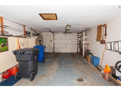 165 Purdue Court West, Lethbridge, AB - Indoor Photo Showing Garage