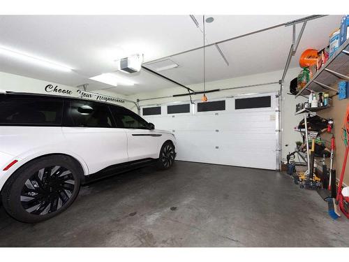 410 Lynx Terrace North, Lethbridge, AB - Indoor Photo Showing Garage