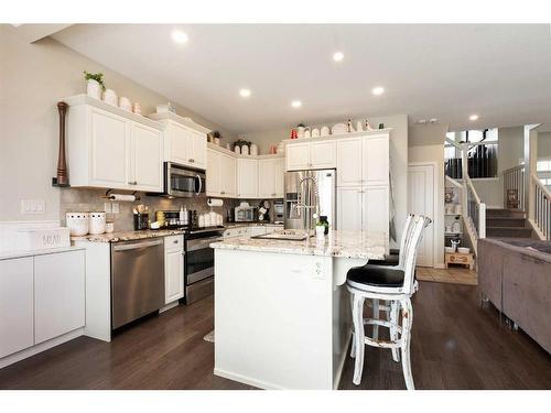 410 Lynx Terrace North, Lethbridge, AB - Indoor Photo Showing Kitchen With Stainless Steel Kitchen