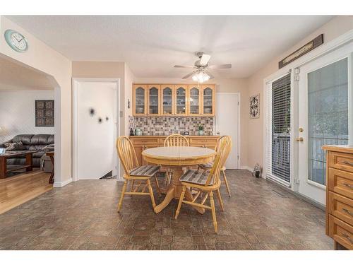 1102 20 Street North, Lethbridge, AB - Indoor Photo Showing Dining Room