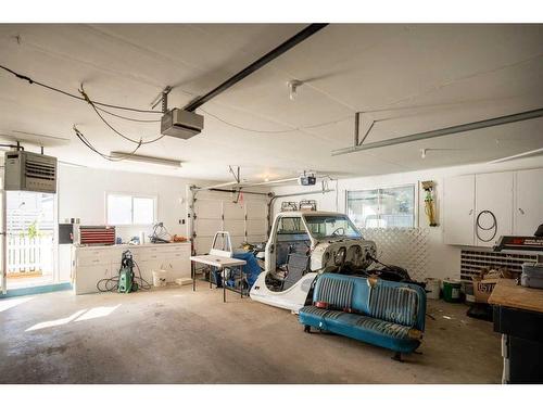 1102 20 Street North, Lethbridge, AB - Indoor Photo Showing Garage