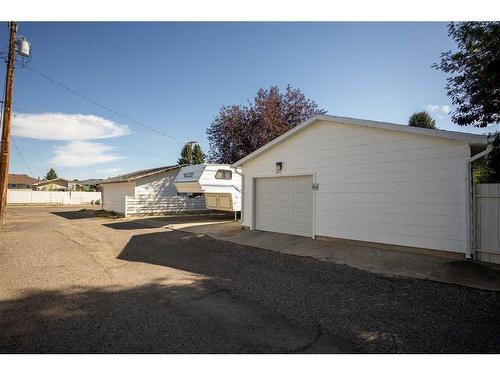 1102 20 Street North, Lethbridge, AB - Outdoor