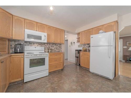 1102 20 Street North, Lethbridge, AB - Indoor Photo Showing Kitchen