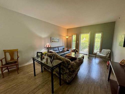 203-1601 9A Avenue South, Lethbridge, AB - Indoor Photo Showing Living Room