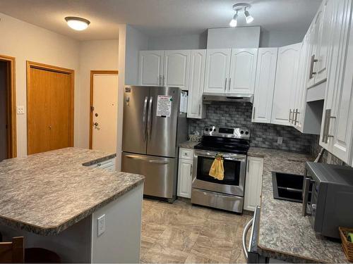 203-1601 9A Avenue South, Lethbridge, AB - Indoor Photo Showing Kitchen With Stainless Steel Kitchen