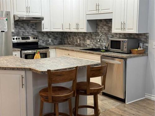 203-1601 9A Avenue South, Lethbridge, AB - Indoor Photo Showing Kitchen With Stainless Steel Kitchen With Upgraded Kitchen