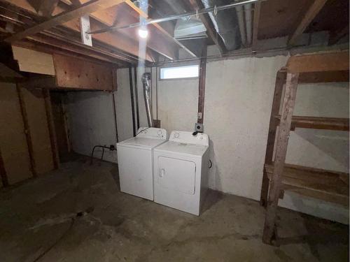 1320 Lakemount Boulevard South, Lethbridge, AB - Indoor Photo Showing Laundry Room