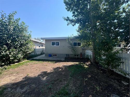 1320 Lakemount Boulevard South, Lethbridge, AB - Outdoor