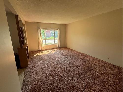 1320 Lakemount Boulevard South, Lethbridge, AB - Indoor Photo Showing Other Room