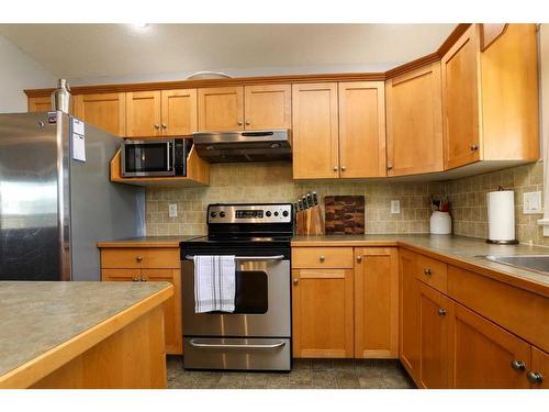 615 51 Avenue, Coalhurst, AB - Indoor Photo Showing Kitchen