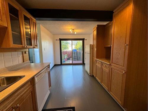 3521 Forestry Avenue South, Lethbridge, AB - Indoor Photo Showing Kitchen