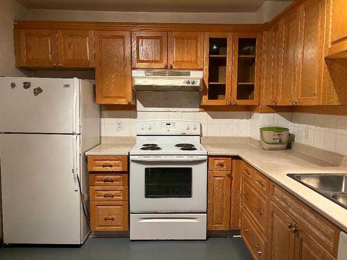 3521 Forestry Avenue South, Lethbridge, AB - Indoor Photo Showing Kitchen