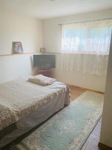 403 1 Avenue South, Coutts, AB - Indoor Photo Showing Bedroom