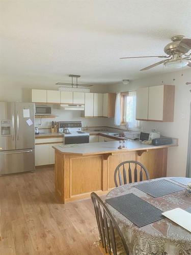 403 1 Avenue South, Coutts, AB - Indoor Photo Showing Kitchen