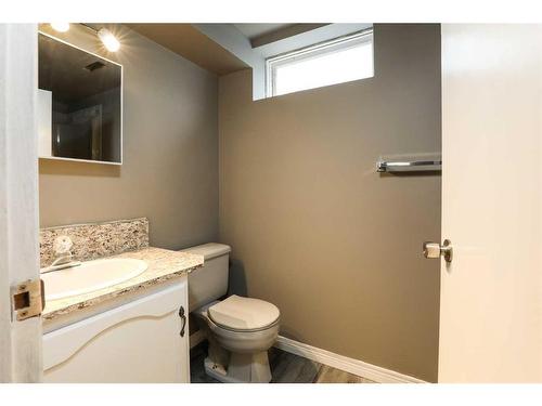 414 Stafford Bay North, Lethbridge, AB - Indoor Photo Showing Bathroom