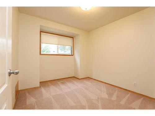 5407 52 Street, Taber, AB - Indoor Photo Showing Other Room