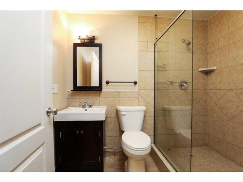 5407 52 Street, Taber, AB - Indoor Photo Showing Bathroom