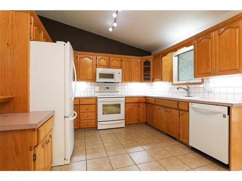 5407 52 Street, Taber, AB - Indoor Photo Showing Kitchen