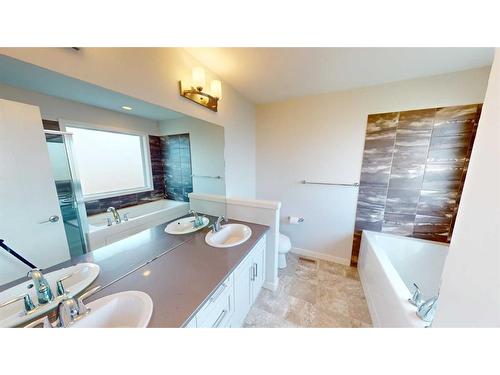 401 Devonia Way West, Lethbridge, AB - Indoor Photo Showing Bathroom