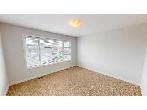 401 Devonia Way West, Lethbridge, AB - Indoor Photo Showing Other Room