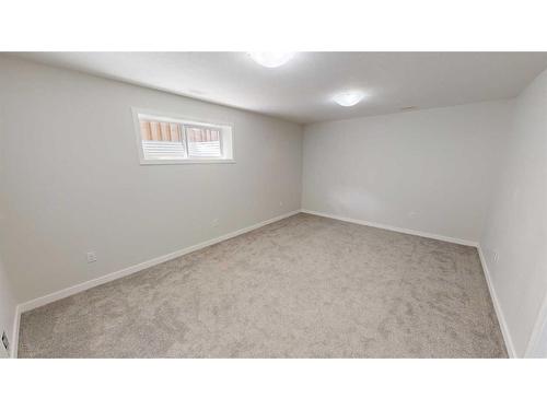 401 Devonia Way West, Lethbridge, AB - Indoor Photo Showing Other Room