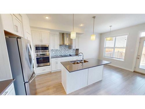 401 Devonia Way West, Lethbridge, AB - Indoor Photo Showing Kitchen With Stainless Steel Kitchen With Upgraded Kitchen