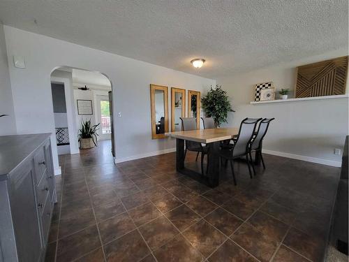 618 7 Street North, Vauxhall, AB - Indoor Photo Showing Dining Room