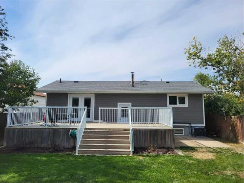 618 7 Street North, Vauxhall, AB - Outdoor With Deck Patio Veranda