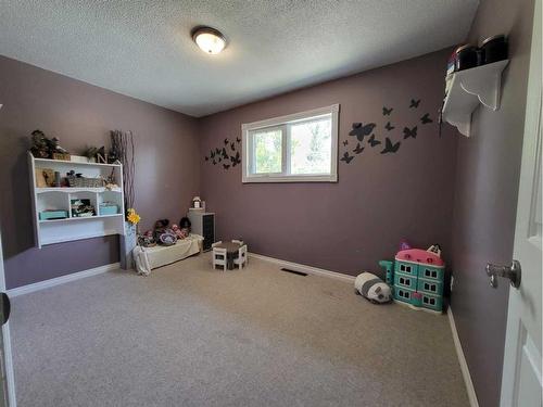 618 7 Street North, Vauxhall, AB - Indoor